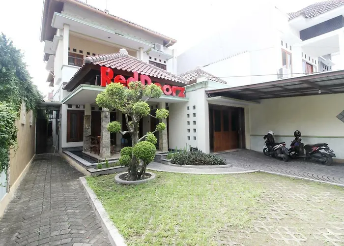 RedDoorz plus @ Tegal Panggung